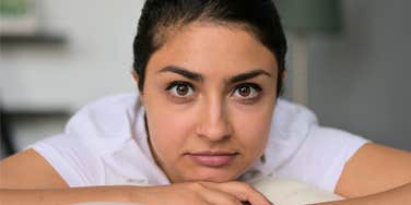 Women Who Only Eat Once A Day, Love Being Alone & Don't Sleep Well Usually Have These Specific Reasons woman at home enjoying being alone