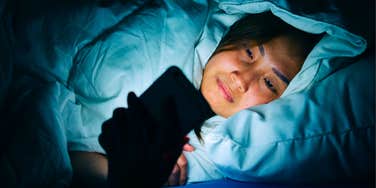 Women Who Almost Always Watch Videos On Their Phone Before Bed Usually Have Distinct Personality Traits