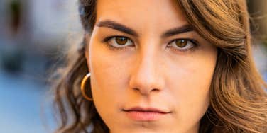 pretty woman with negative habits who drives men away