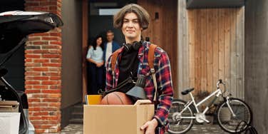 confident teenager moves out of parents house