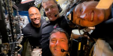 astronauts on board artmeis ii