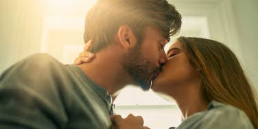 exactly where to kiss a girl to turn her on