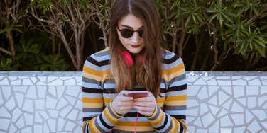 gen z texts lowercase convey causal tone