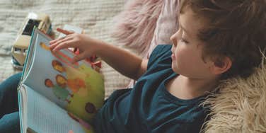 unschooled kid struggling to read