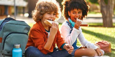 mom trouble sending son extra lunch hungry classmate