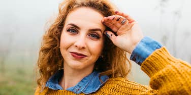 woman with odd behavioral traits that show she has a high iq