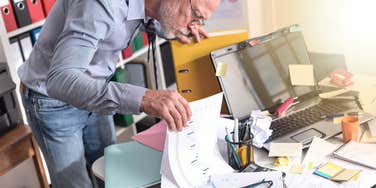 people messy rooms disorganized desks have high iq traits