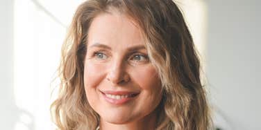 Woman resets her life.