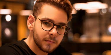 someone's unusually intelligent hold two paradoxes equally true same time