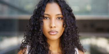 A wary woman looking uncomfortable and anxious, capturing the intuitive 'gut feeling' that often signals a toxic friendship or unhealthy relationship dynamic.