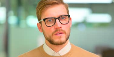 Unintentionally Dumb People Use These Phrases More Often Than Regular People