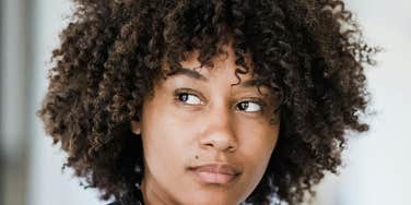 woman who embraces minimalism has life advantages
