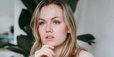 Perfectionist woman thinks behaviors are normal.