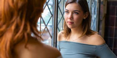 fake woman happy that her friend's life is going wrong