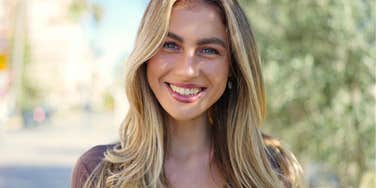 young woman who is learning skills from parents before going to college