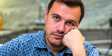 man lacking critical thinking skills looking bored in conversation