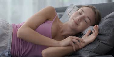 reasons people who fall asleep to nature sounds are happier