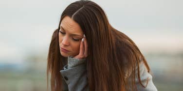 Woman has zero ability to connect.