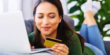 average woman spending money with her credit card