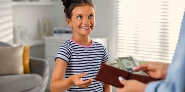 parents giving child money spoiling her