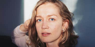 Woman has low mental and emotional intelligence.