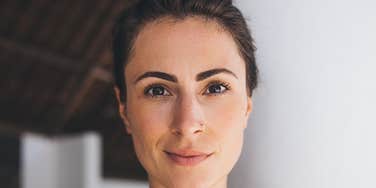 Woman handles difficult relationship with confidence.