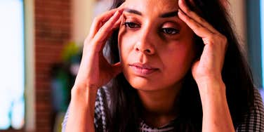 Phrases People Who Are Mentally & Emotionally Checked Out Often Say In Casual Conversation