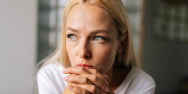 Woman is clueless in conversation.