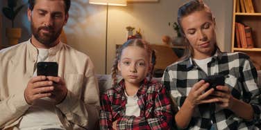 habits kids whose parents always on phone carry adulthood