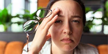 woman with low mental and emotional resilience looking distressed in a diner