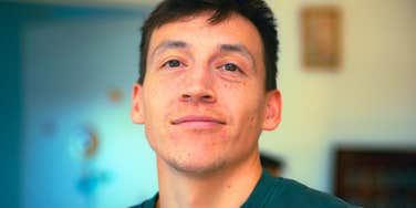 smug man acting offensively incompetent in conversation