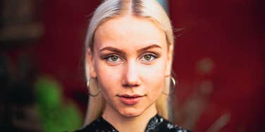 serious woman who can't pretend to enjoy small talk