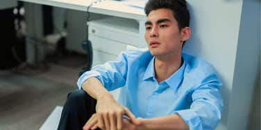stressed burnt out employee cracking at work