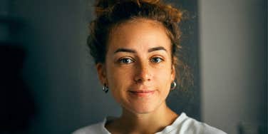 woman being fake nice smiling