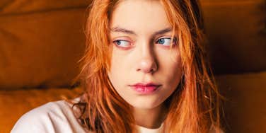 woman with high distress tolerance says phrases when she's going through hard times