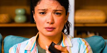 Traits People Who Rewatch The Same Shows When Sad Have That Therapists Instantly Recognize