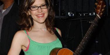 Lisa Loeb Is Pregnant