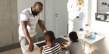 Dad with kids 