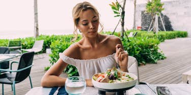 woman eating healthy