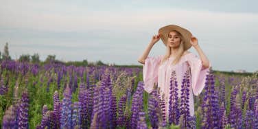 woman in sunhat