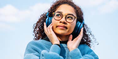 girl outside listening to headphones