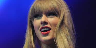 headshot of Taylor Swift
