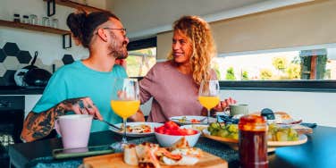 couple eating breakfast