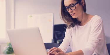 woman working on her labtop