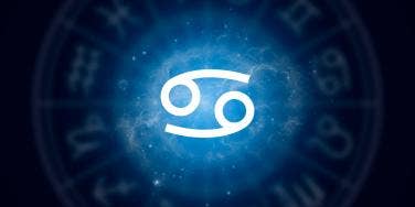 3 Zodiac Signs Whose Love Life Overwhelms Them During The Moon In Cancer Starting October 25 - 28, 2021