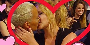 amber rose kissing amy schumer at the 2015 mtv movie awards