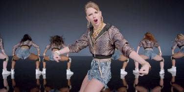 Taylor Swift looking obnoxious in her "Shake It Off" music video from the album "1989"
