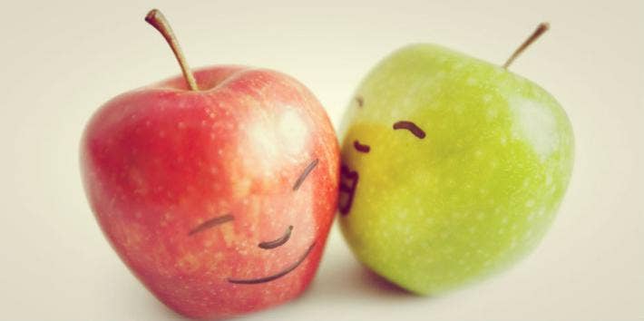 apples kissing