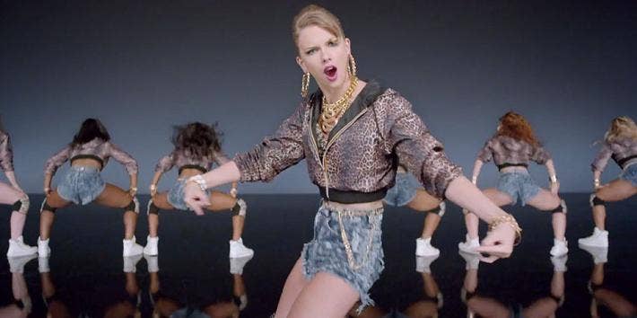 Taylor Swift looking obnoxious in her "Shake It Off" music video from the album "1989"