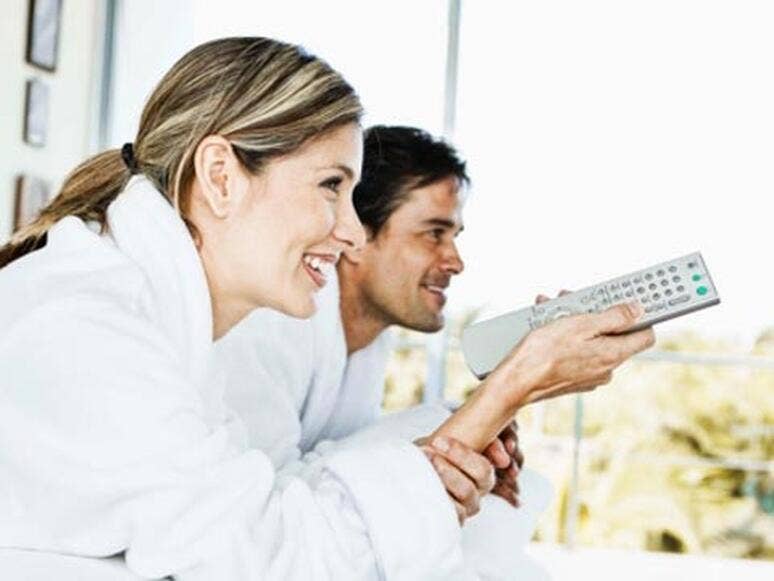 couple_watch_tv_bed.jpg?itok=v8r2liCm